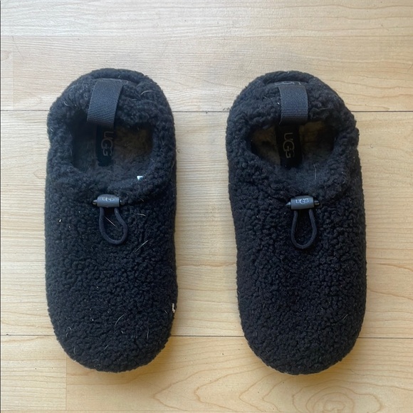 Ugg - Womens Plushy Slippers, size 6 US womens, color black. - Picture 2 of 5